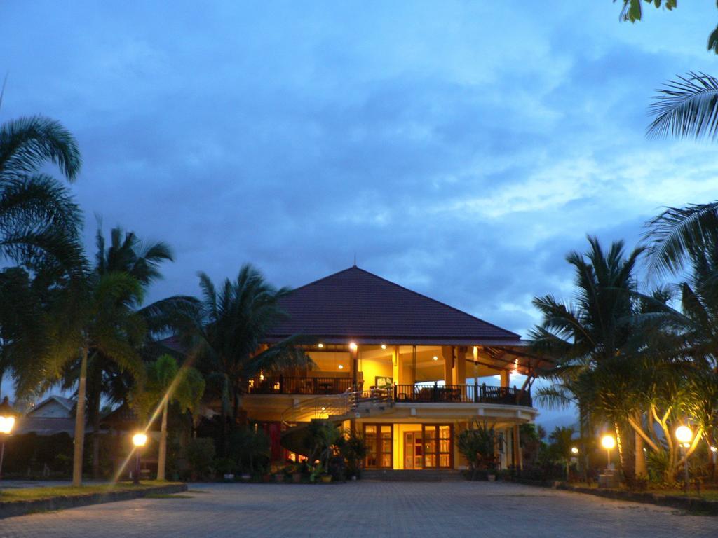 Kampoeng Nelayan Hotel ปาลู ภายนอก รูปภาพ